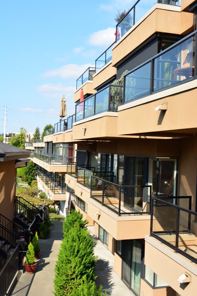 Mallard Cove Townhomes in Eastlake, Seattle — an example of the attached middle housing HB 1110 now allows on residential lots.